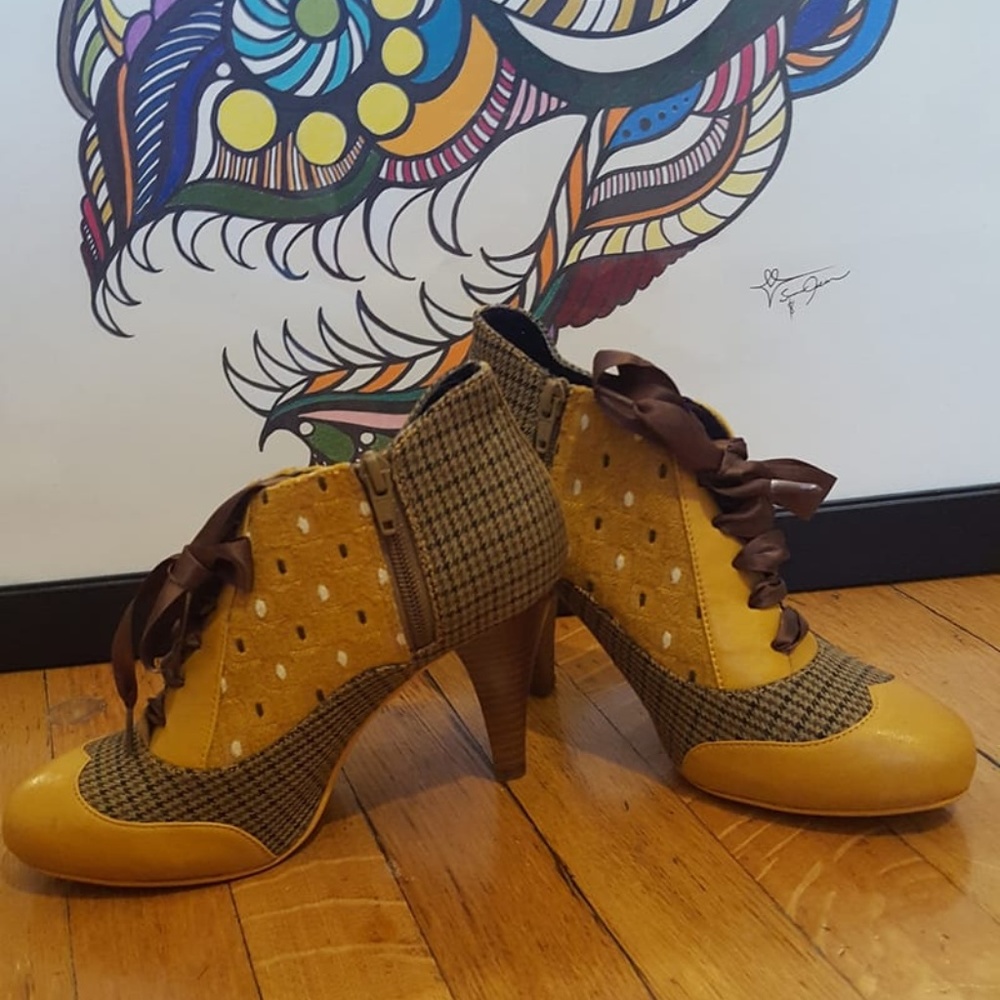 Poetic License Betsey's Buttons Oxford Heels